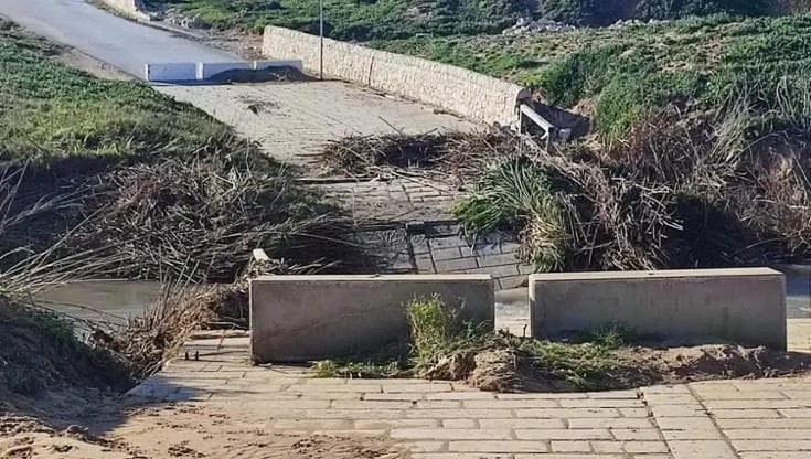 Cammarana, storia di un ponte caduto due volte: prima col maltempo, poi con la politica