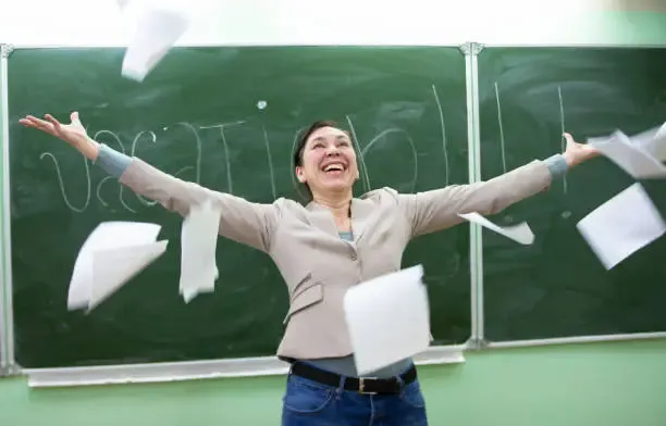 Chiarimenti sulle Ferie dei docenti precari  e sui limiti del potere dei Dirigenti scolastici