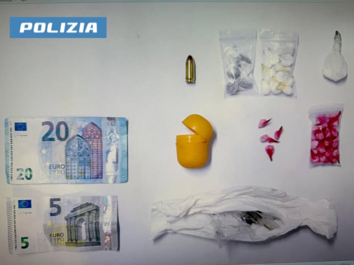 Modica, spaccio di droga nel centro storico, due arresti della Polizia di Stato