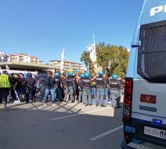 Petardo in curva e minacce agli agenti: scattano due D.A.SPO. nella provincia di Ragusa
