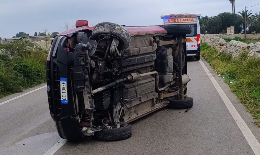 Modica, Fiat Doblò fuori strada dopo un malore, conducente illeso