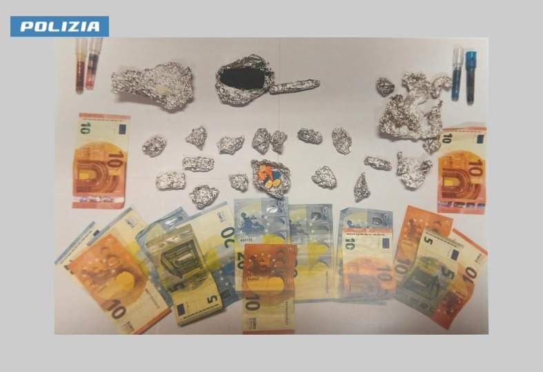 Ragusa, gambiano con vari tipi di droga, la Polizia di Stato lo arresta nel centro storico