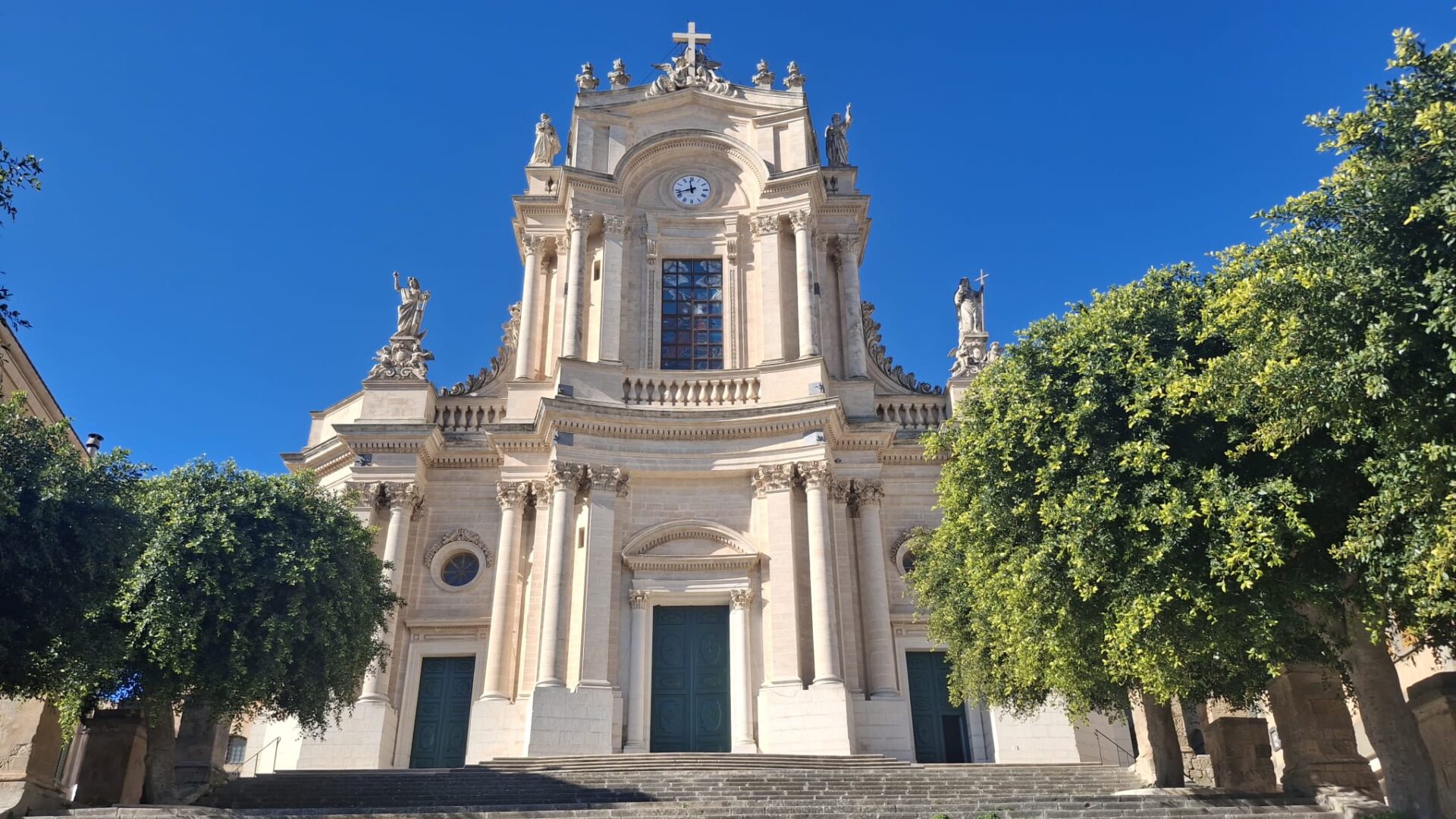 La “magica” pietra di Modica: dalle cave alle chiese, dai palazzi alle stalle…ai muri