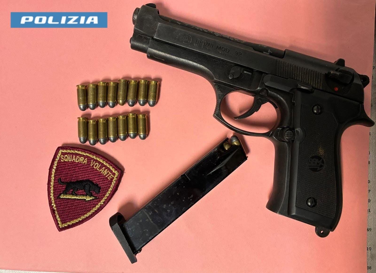 Vittoria, si presenta sotto casa della ex con una pistola, arrestato un 22enne