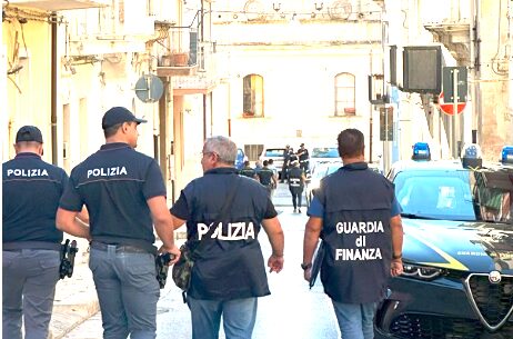 Verifiche porta a porta nel centro storico, 290 abitazioni controllate e 555 persone identificate