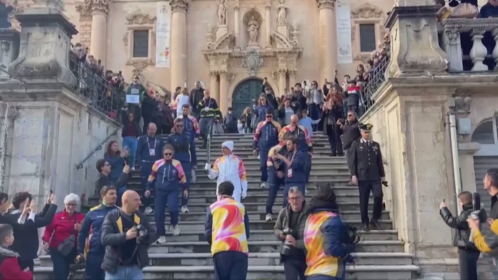 Il passaggio della Fiamma Olimpica accende le strade di Ragusa