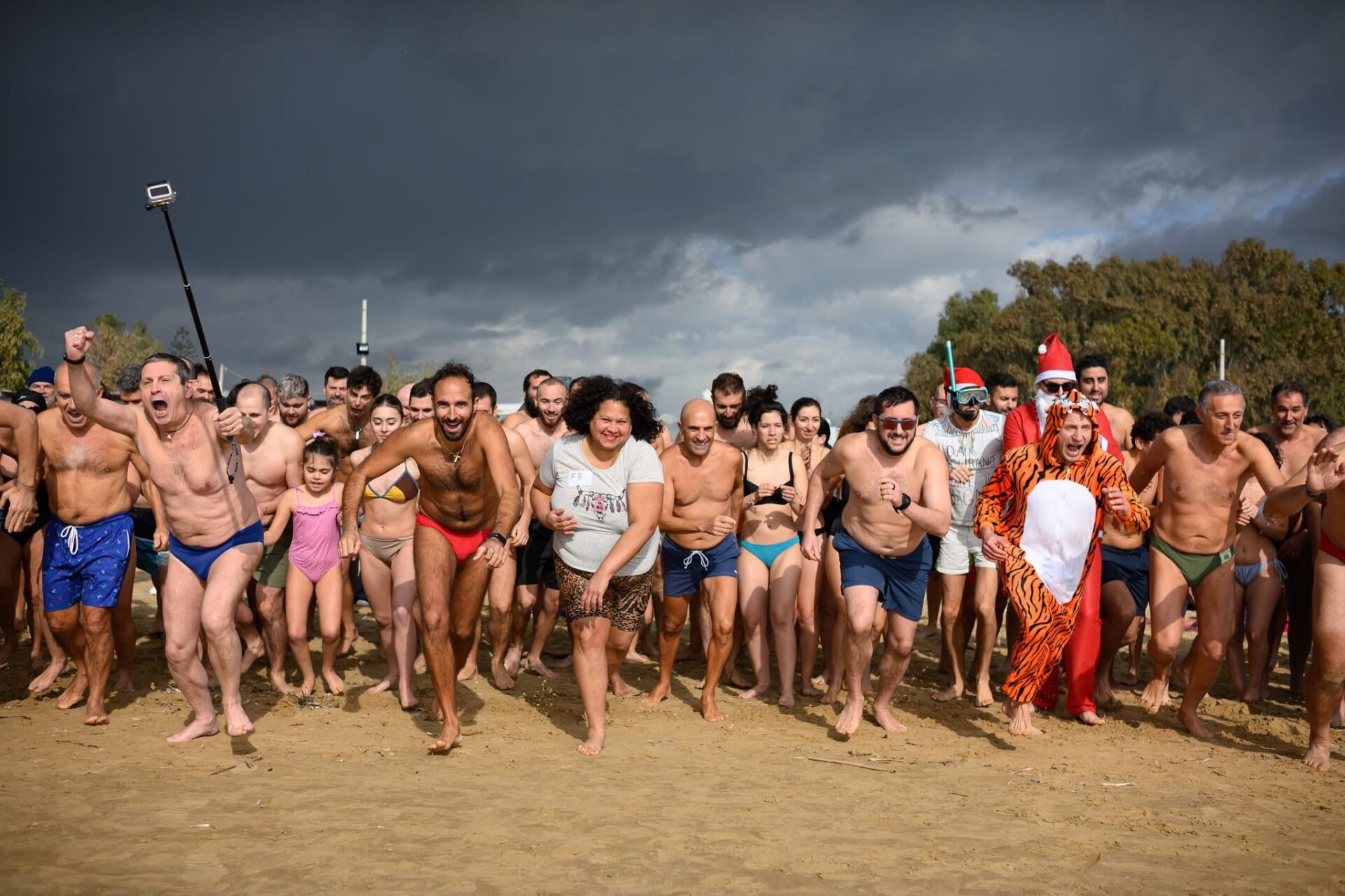 Marina di Modica, “bagnoammare” di fine anno nel ricordo di Simone Cicero (foto)