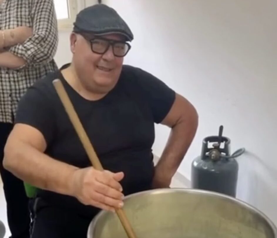 Giarratana, la tradizione entra in casa di riposo: musica popolare e ricotta calda per gli anziani