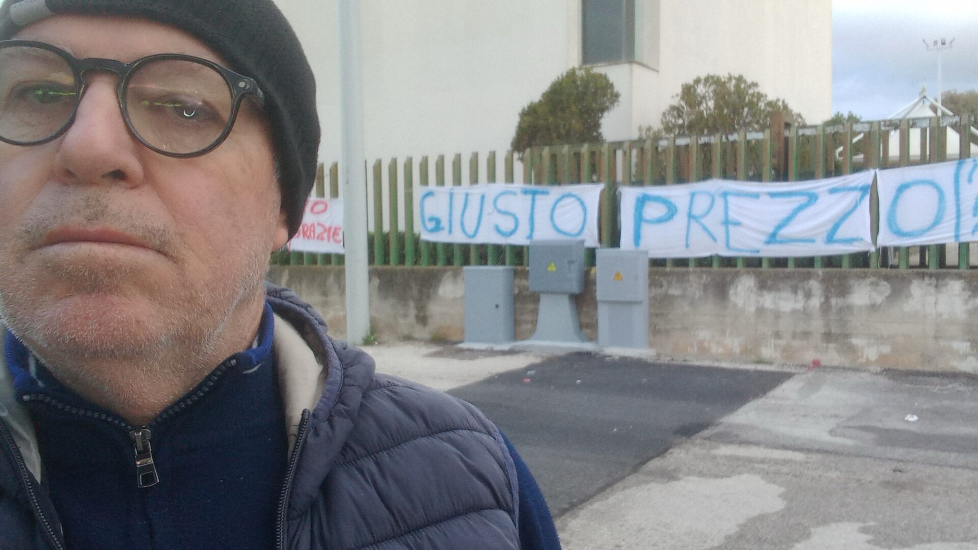 Vittoria, agricoltori in piazza contro il “No Mercos” per chiedere un prezzo giusto