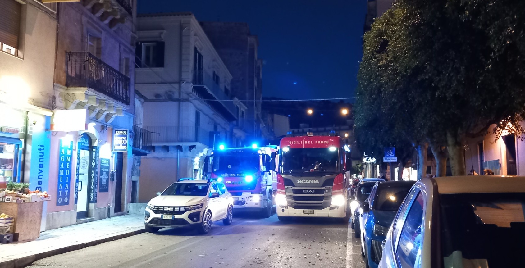 Modica, fiamme in un’abitazione in via Ruffino: l’intervento dei Vigili del Fuoco evita il peggio
