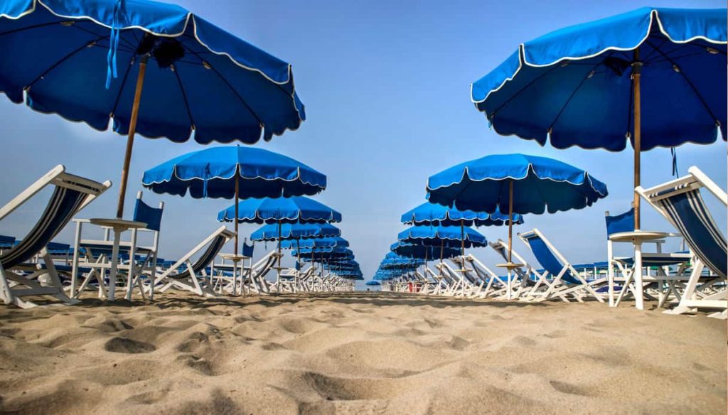 Spiagge siciliane, il governo apre il fondo da 5 milioni e scoppia la polemica