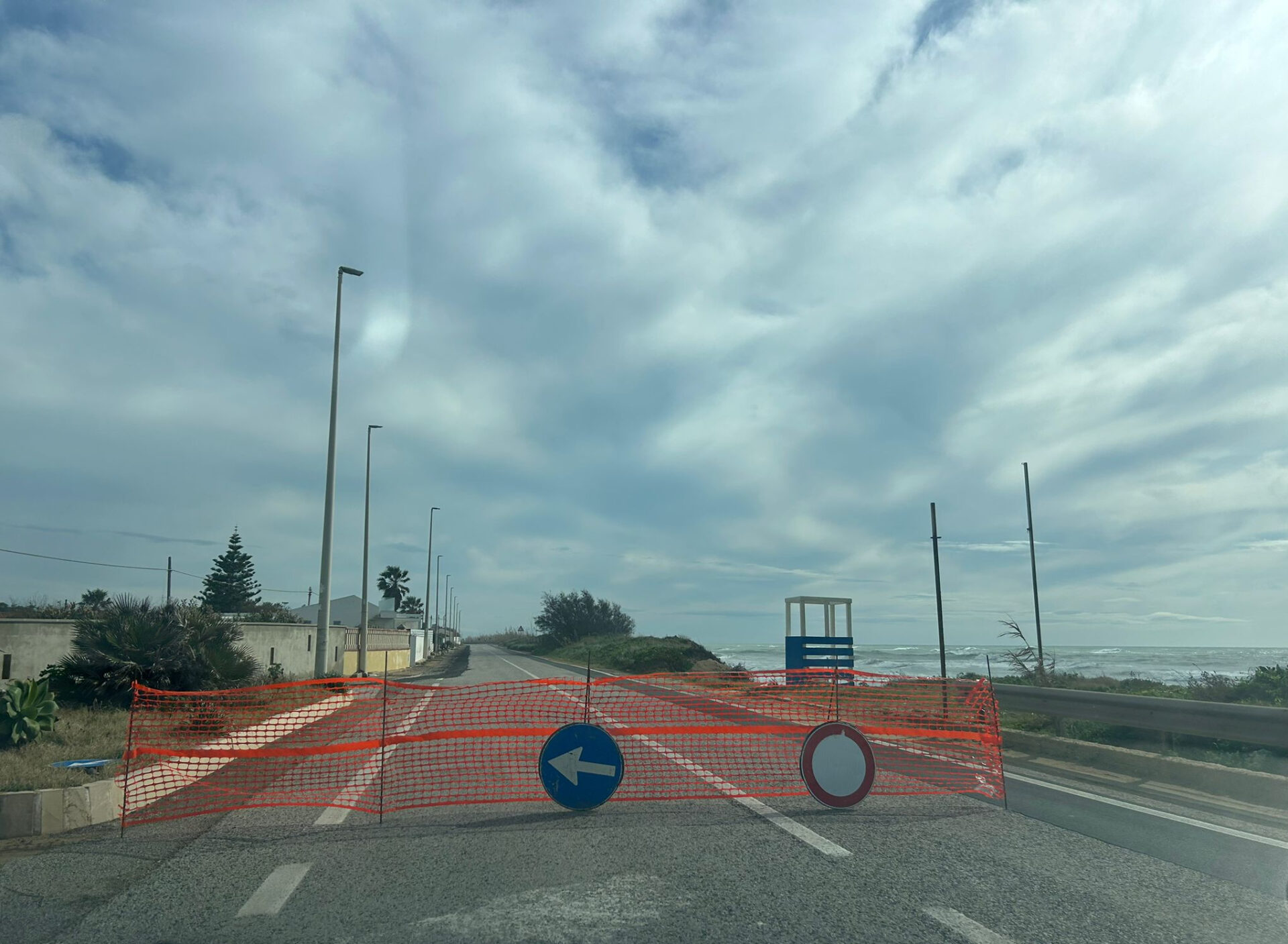 Il manto stradale crolla a Santa Maria del Focallo: chiusa la strada tra la SP50 e la SP67