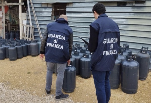 Scicli, bomba di gas in area rurale, 1.740 chili sequestrati dalla Finanza