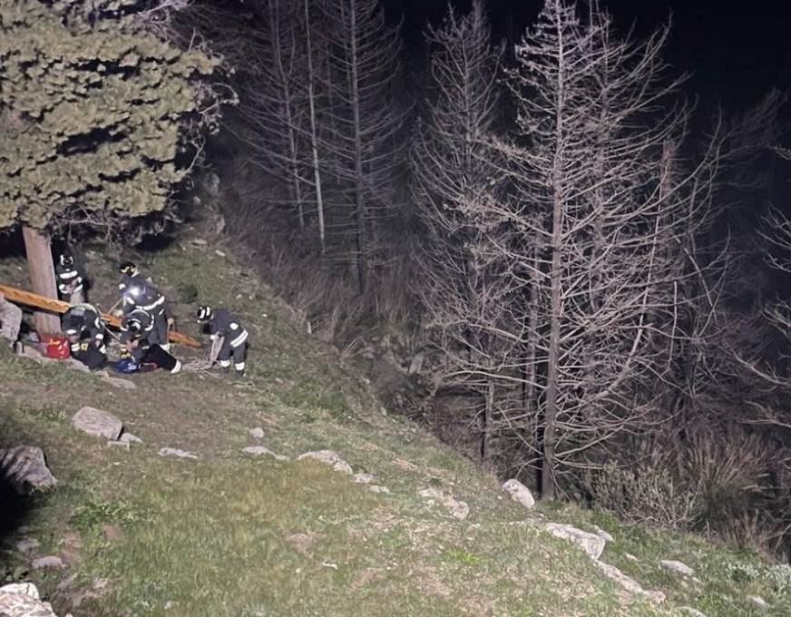 Donna precipita in un dirupo a Calaforno, recuperata dai Vigili del fuoco