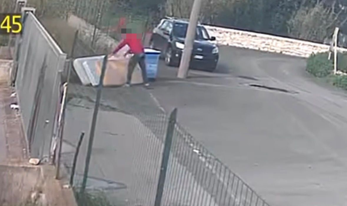 Santa Croce Camerina: lotta all’abbandono di rifiuti, fermo del mezzo e sanzione da 1000€