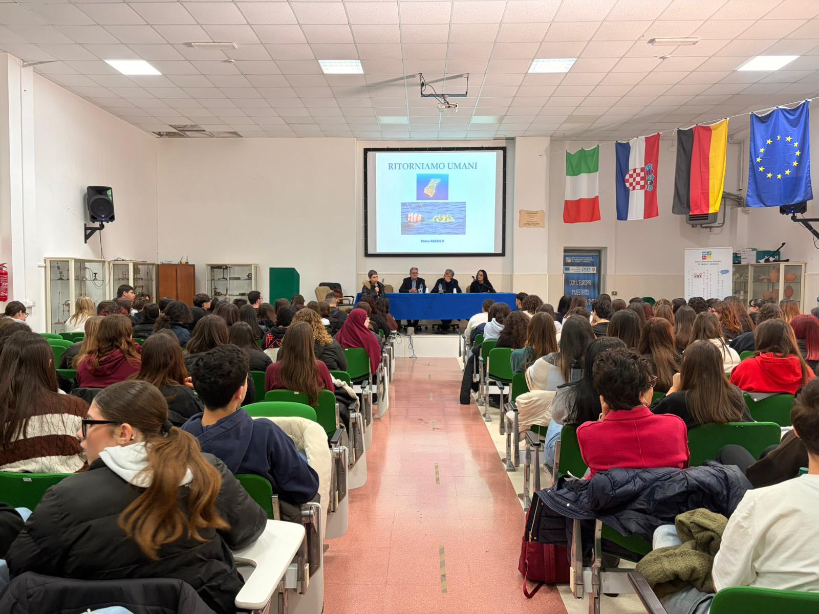 Modica, gli studenti del “Verga” incontrano Pietro Bartolo: confronto sulle migrazioni