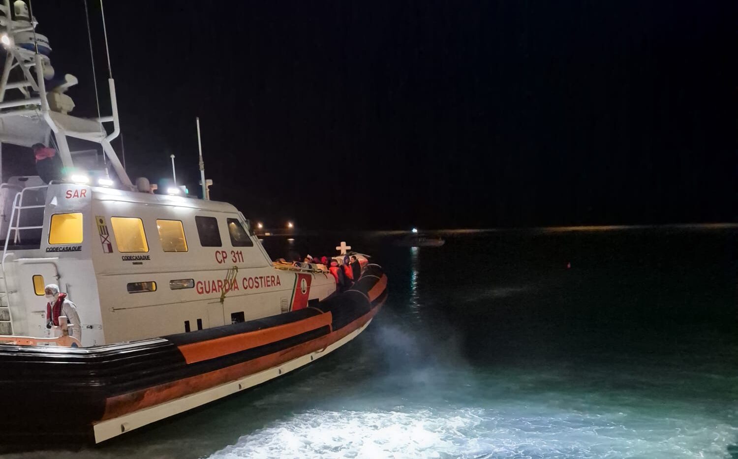 Pozzallo, sbarcati trentaquattro migranti del Bangladesh soccorsi in mare