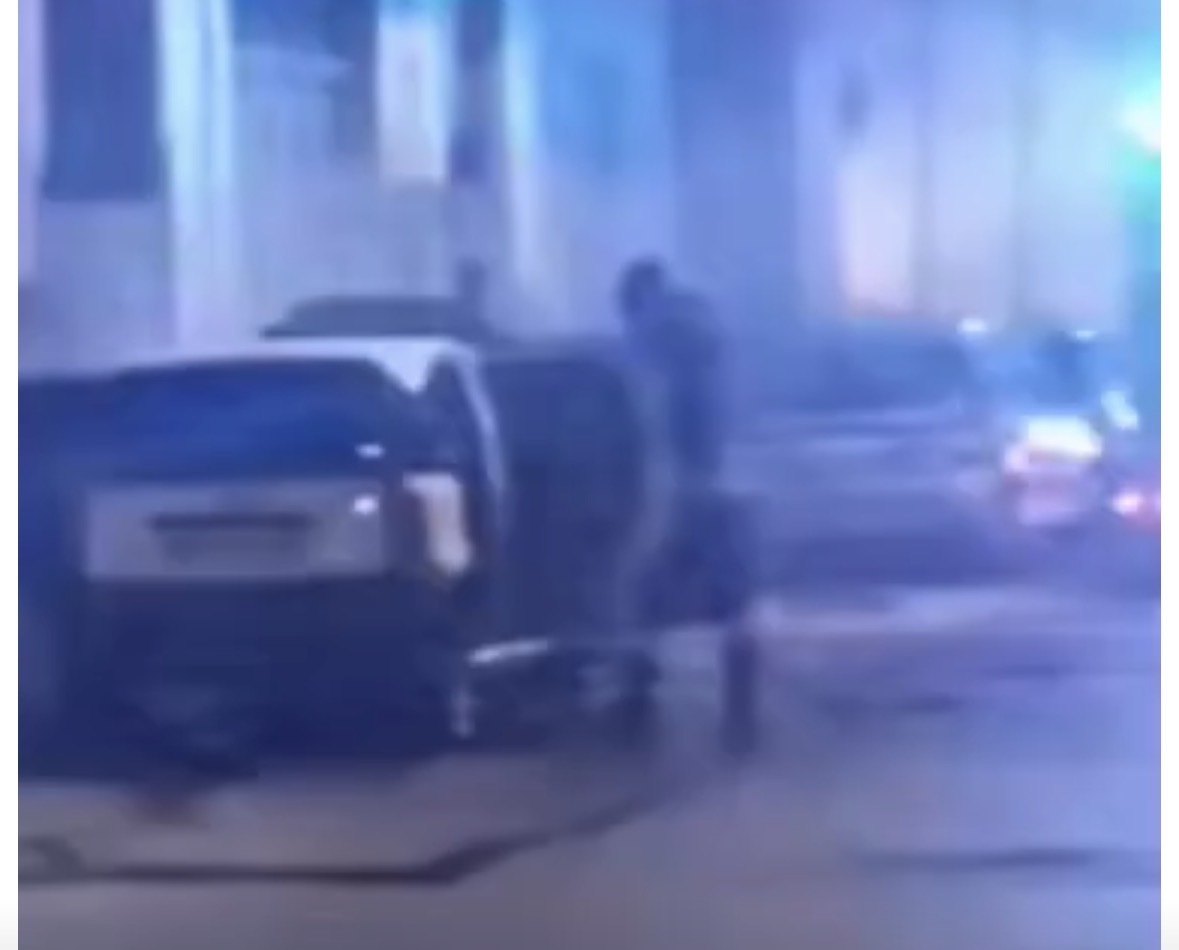 Auto in fiamme nella notte a Vittoria