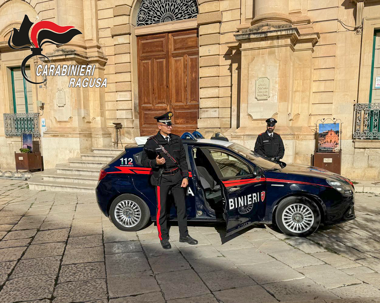 Scicli, gira armato di ascia in centro: denunciato un 36enne dai Carabinieri