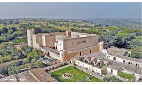 Caso volontari, interviene la società che voleva gestire il Castello. M5s chiede dimissioni di Cassì