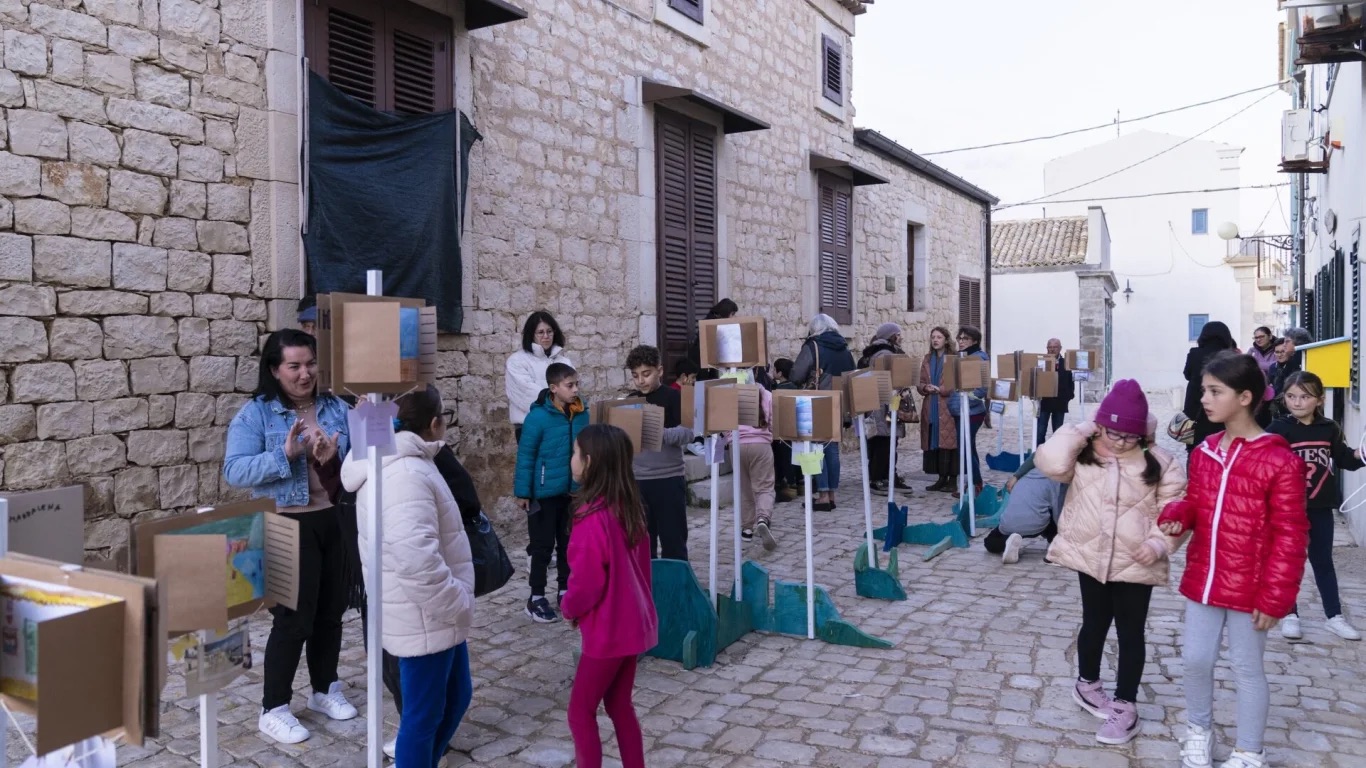 Sampieri, la scuola rischia di chiudere e la comunità si sente abbandonata