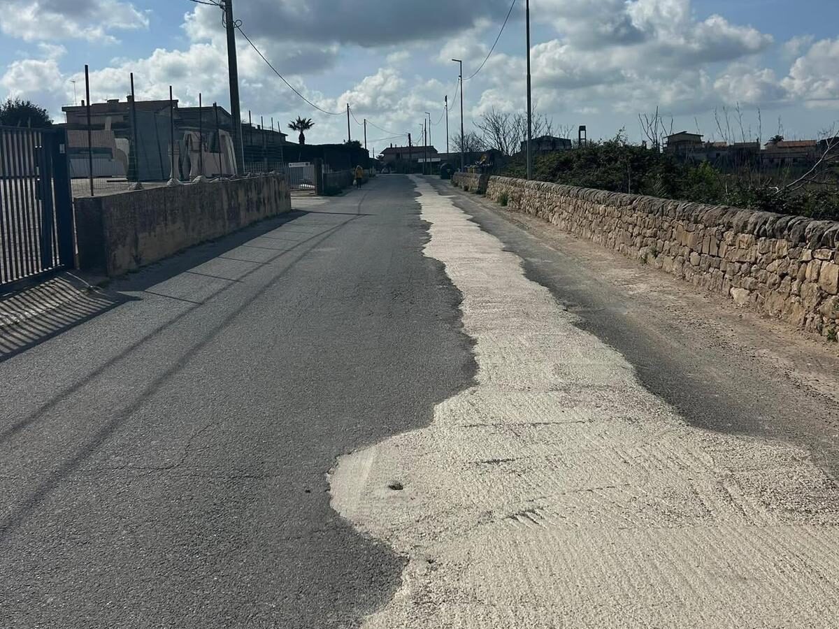 Modica, strade dissestate dopo gli scavi: il Comune diffida la ditta incaricata