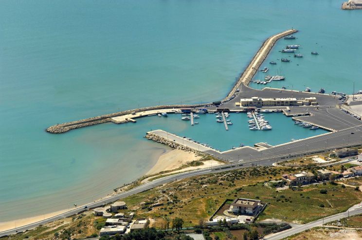 Pozzallo, sanità senza medici e porto fermo, il Comune collega tutto allo scandalo tangenti