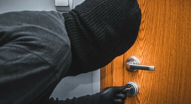 Vittoria, donna aggredita in casa durante la notte