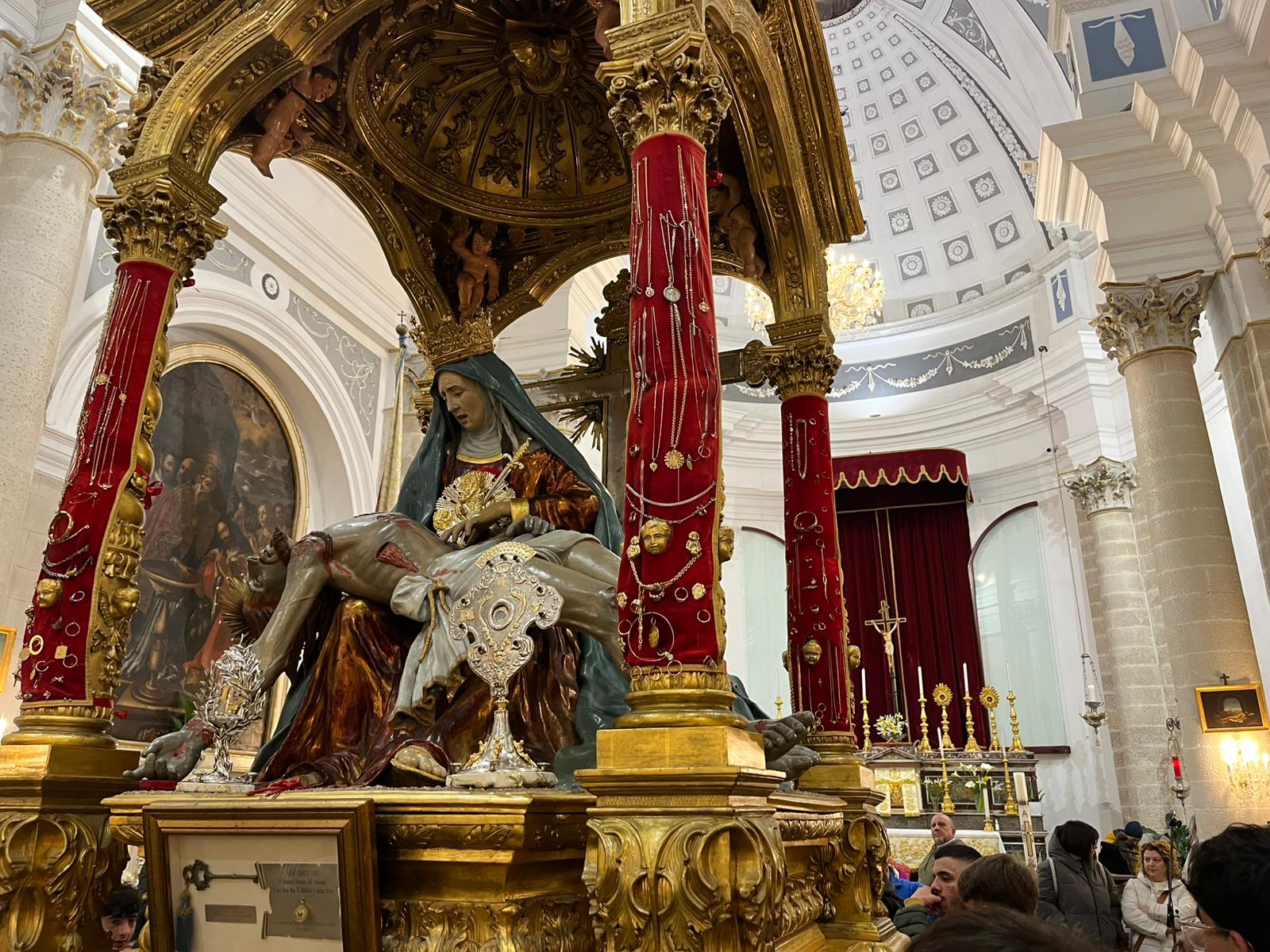 Monterosso Almo celebra la Festa degli Angeli: processione dell’Addolorata