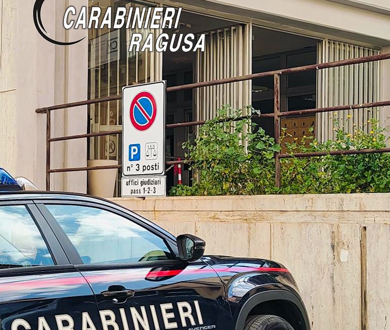 Pozzallo, botte e minacce ai genitori per i soldi della droga: arrestato 27enne