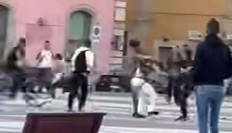 Rissa in pieno centro a Vittoria, paura in Piazza del Popolo