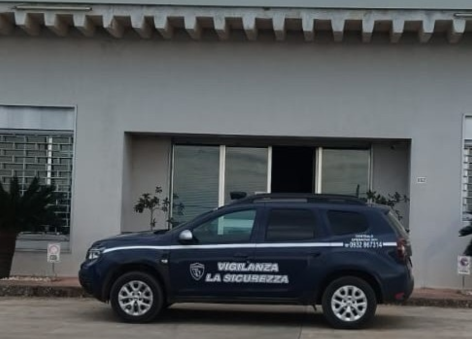 Tentato furto in azienda siderurgica a Comiso, ladri in fuga