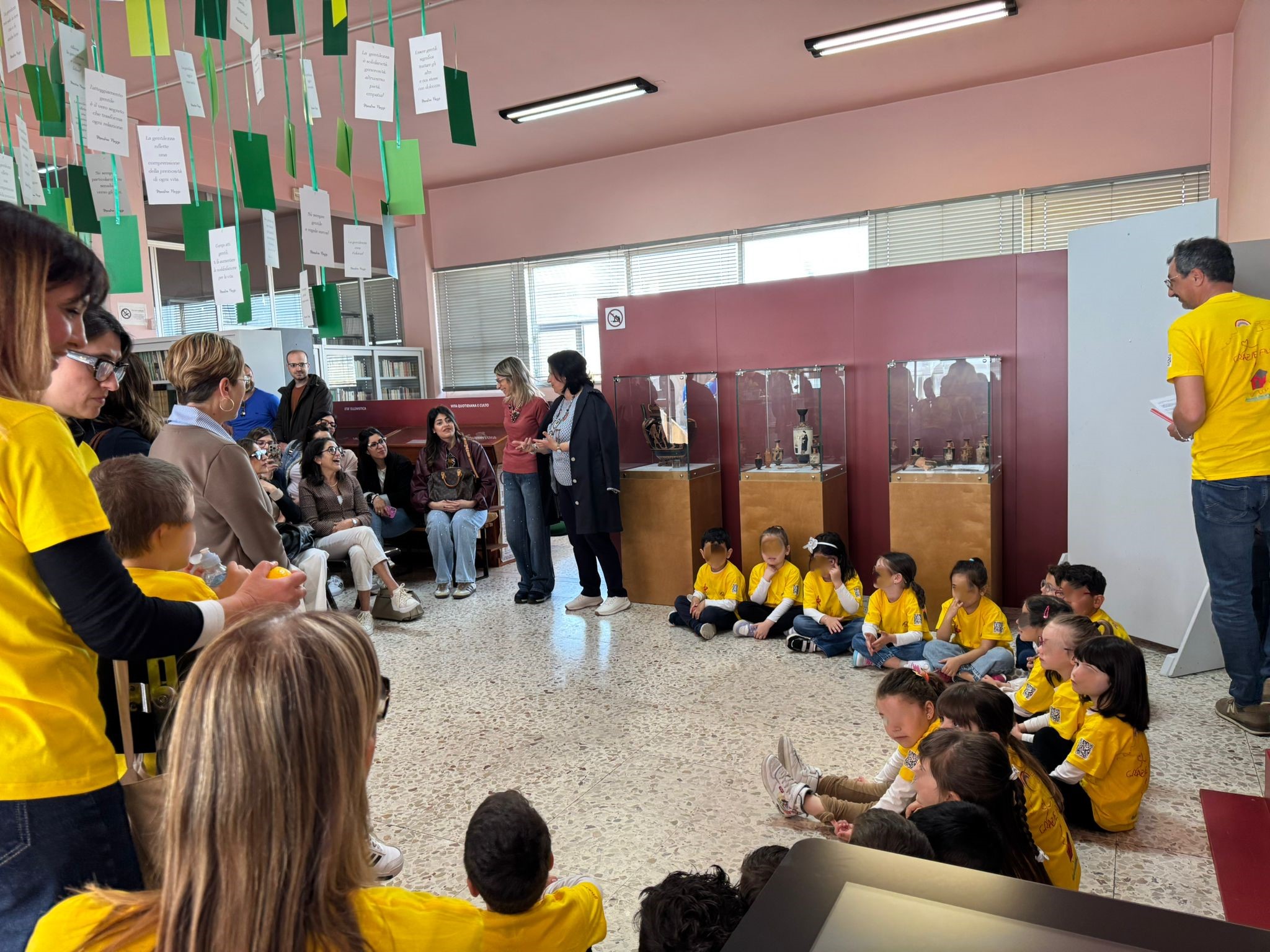 I bimbi della scuola Collodi consegnano un capolavoro all’Amministrazione di Comiso
