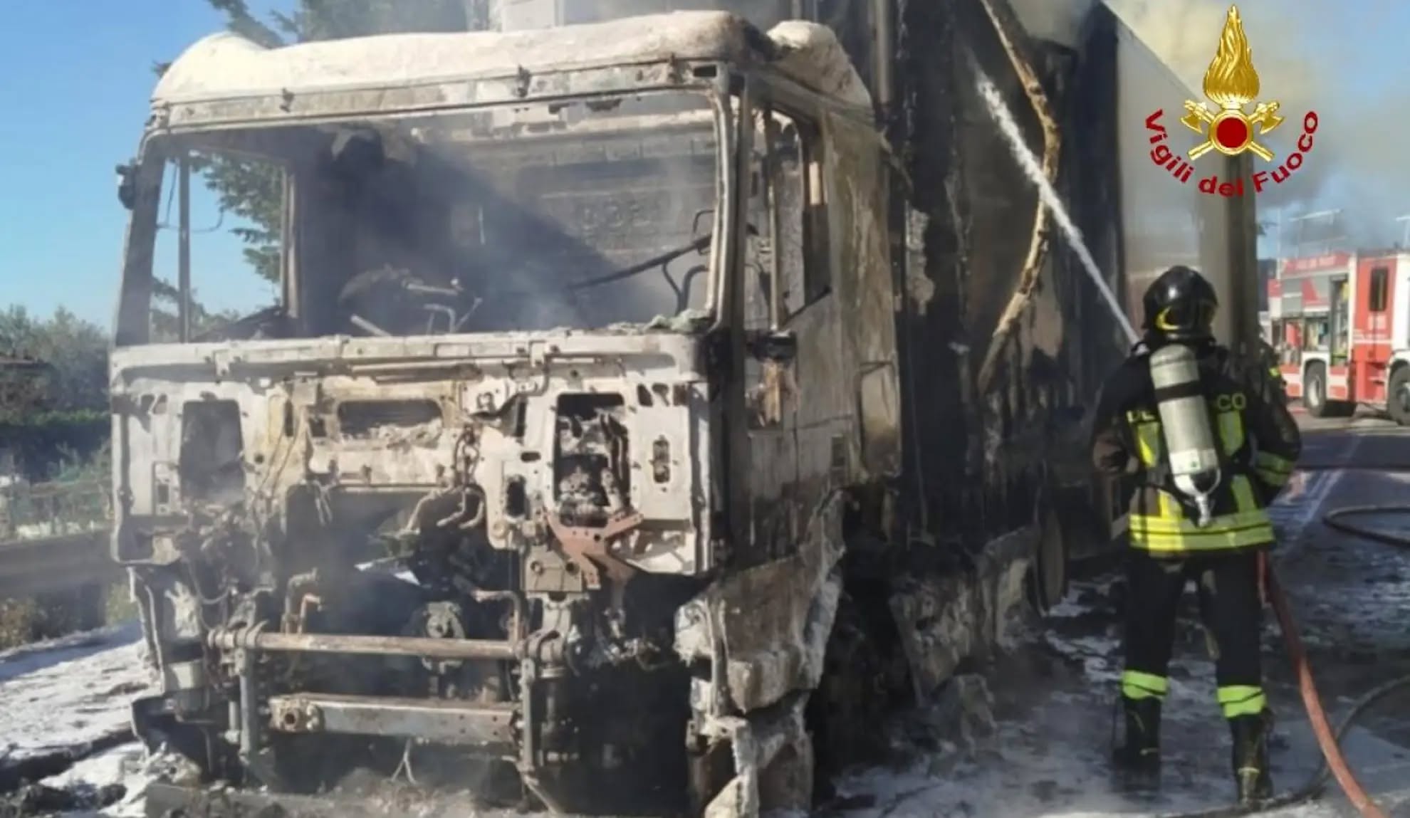 Modica, incendio su autocarro lungo la ex Statale 115, nessun ferito ma traffico in tilt