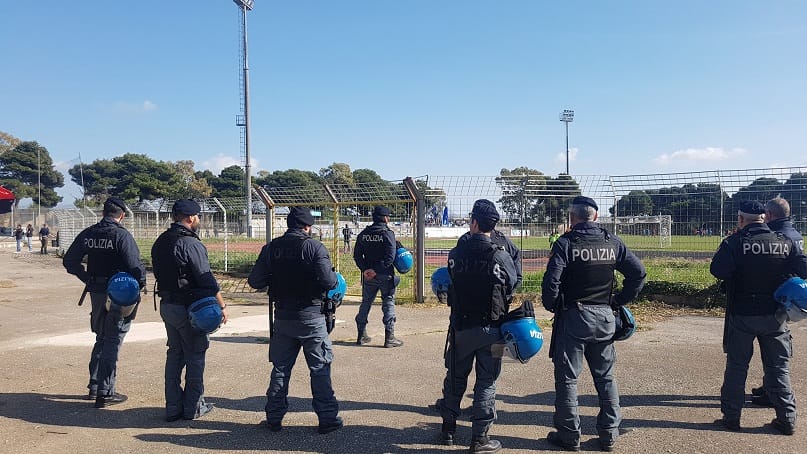 Ragusa: la Polizia di Stato sequestra mazze e bastoni prima della partita Ragusa– Igea Virtus