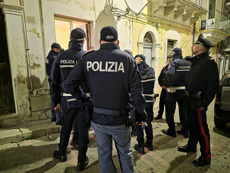 Ragusa, maxi blitz nel centro storico, oltre mille controlli e 21 espulsioni