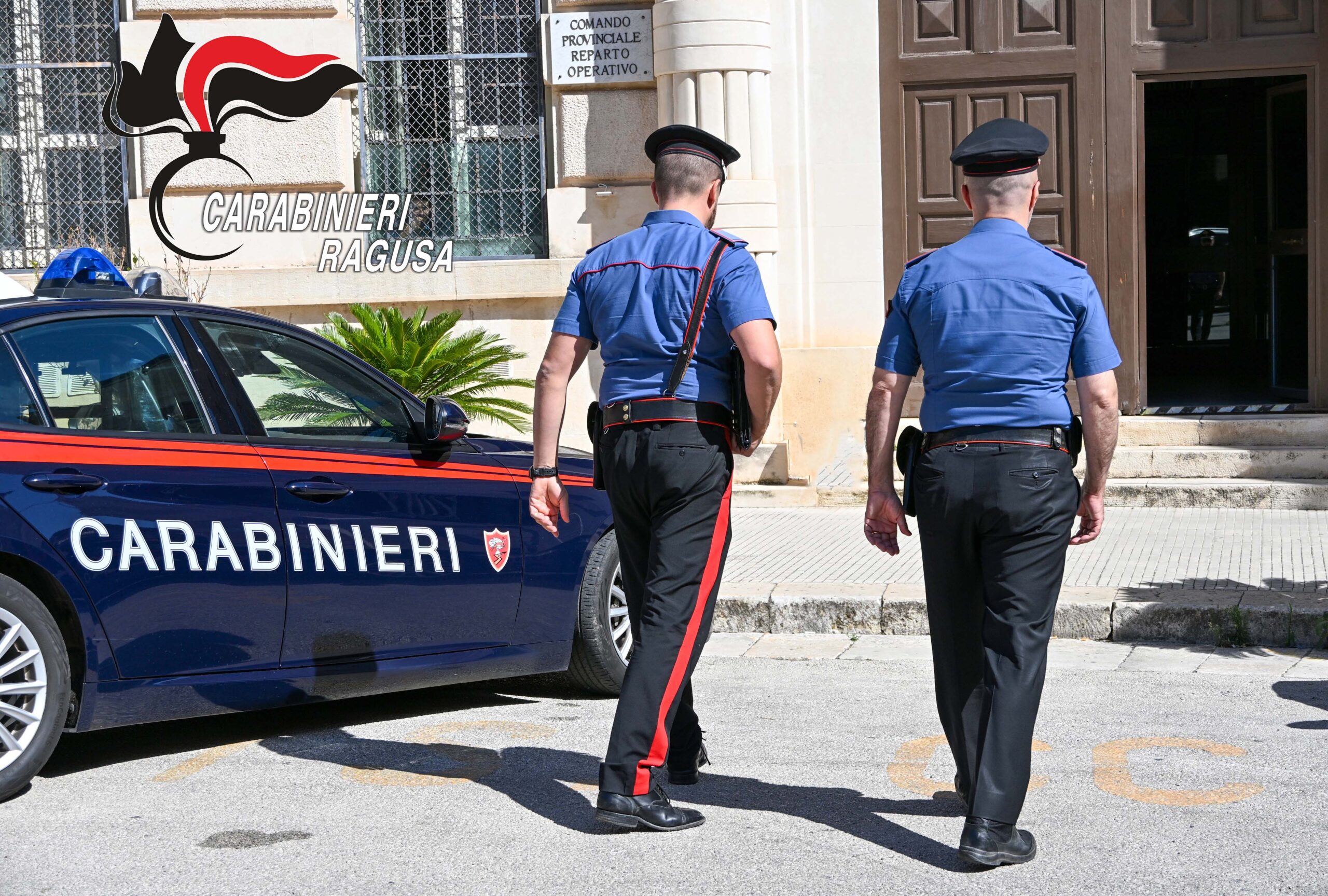 Ruba la maglia del Ragusa e gira in centro con addosso il nome del calciatore