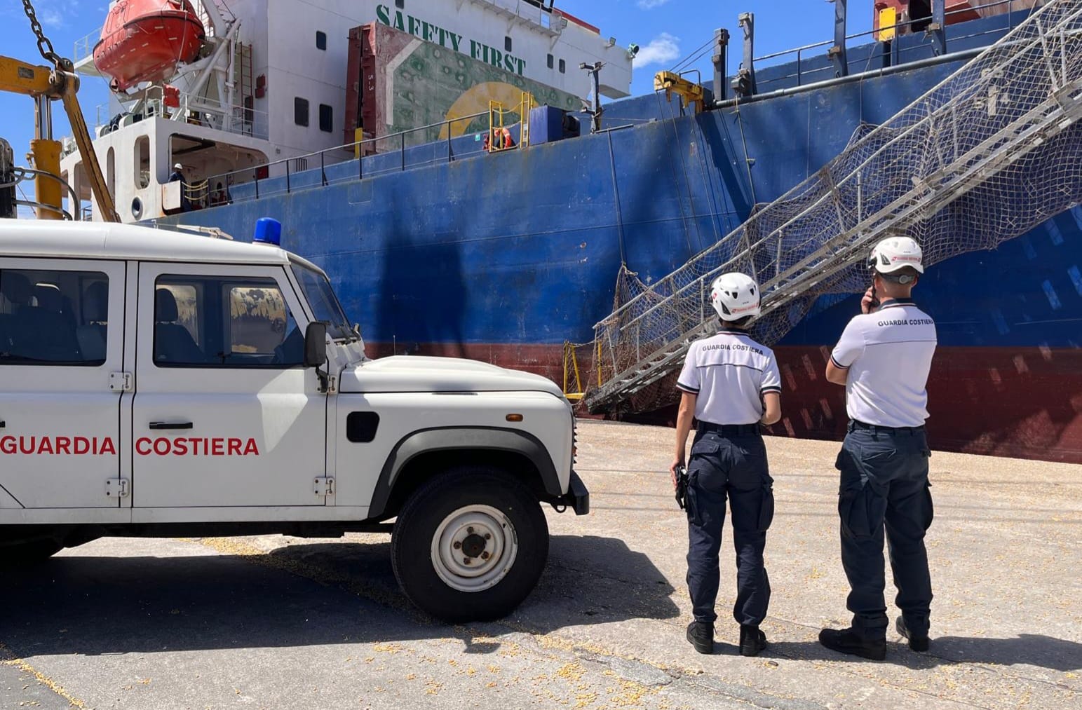 Controlli della Guardia Costiera a Pozzallo: fermata nave mercantile