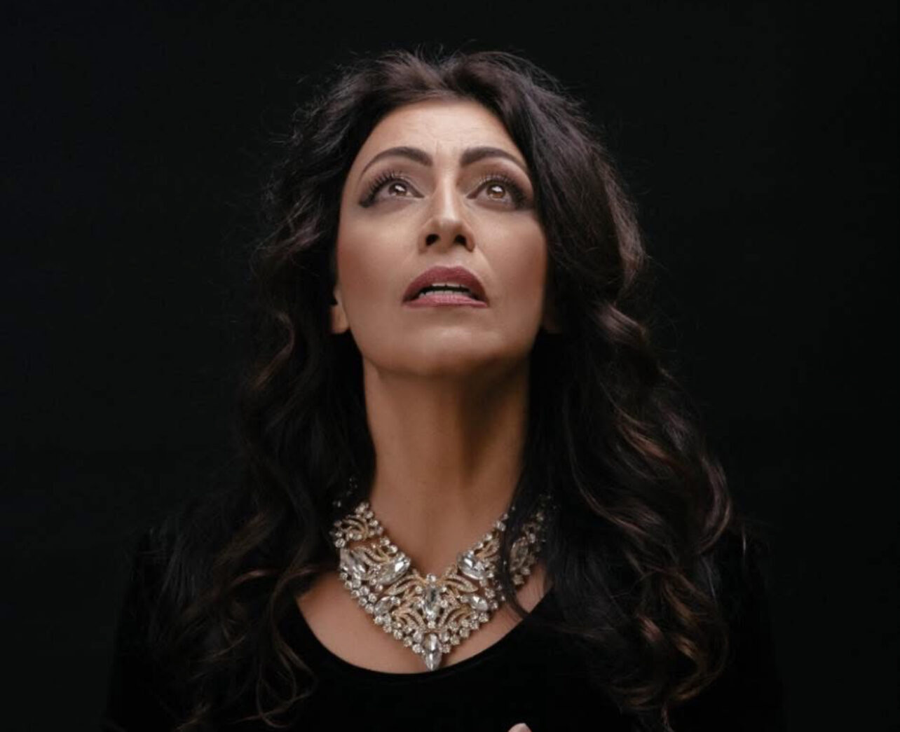 All’infiorata di Noto, la voce del mezzosoprano Salvina Maesano assieme alla Banda della GdF