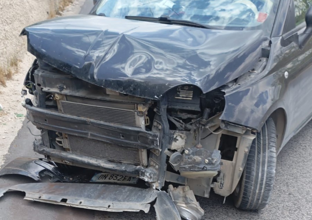 Vittoria, auto sbanda e finisce contro il muro sulla Sp 18