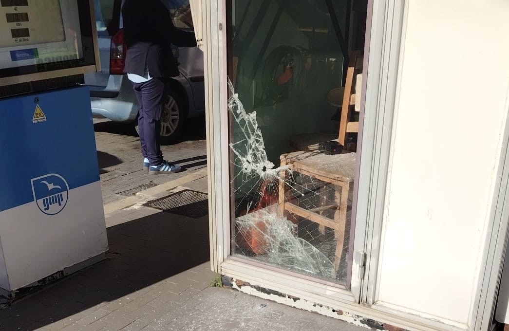 Nuovo atto vandalico nel centro storico di Modica: preso di mira un distributore di carburante