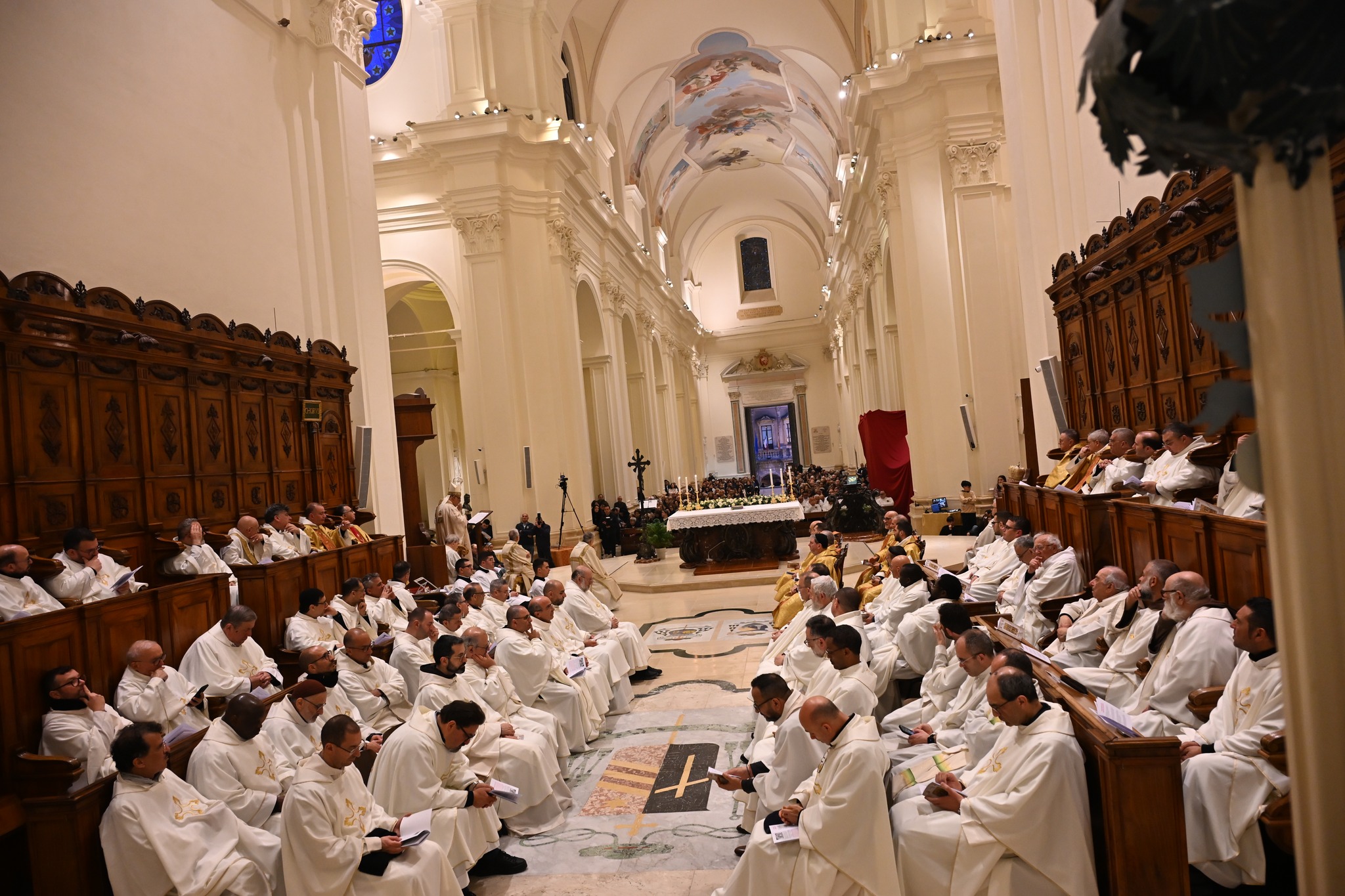 I sacerdoti della Diocesi di Noto a sostegno del vescovo Rumeo, dopo i recenti fatti di Modica