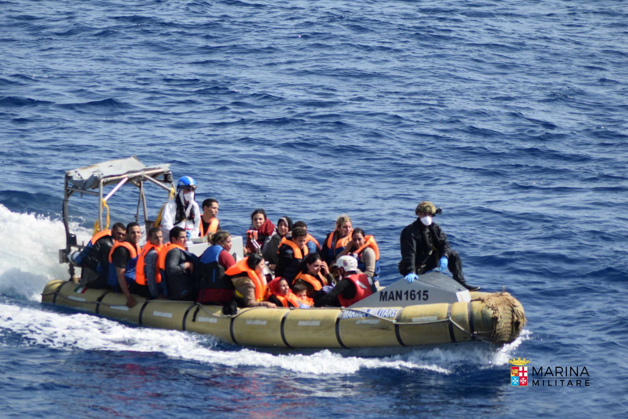 Nuovo sbarco a Pozzallo, barcone con 40 persone intercettato oggi